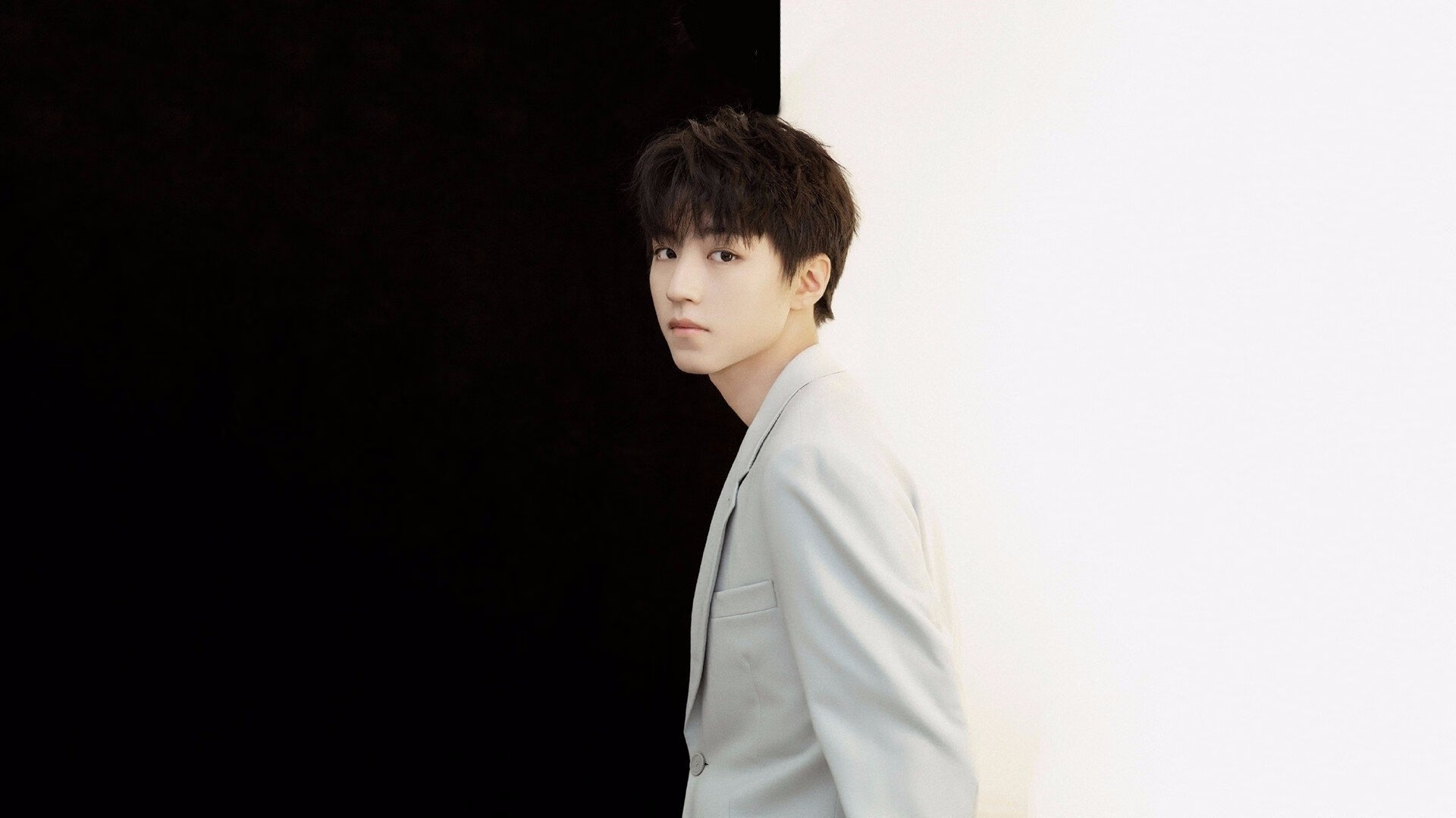 “荒野追击：沙漠与山地的热血追逐”，荒漠追杀中的罪名是