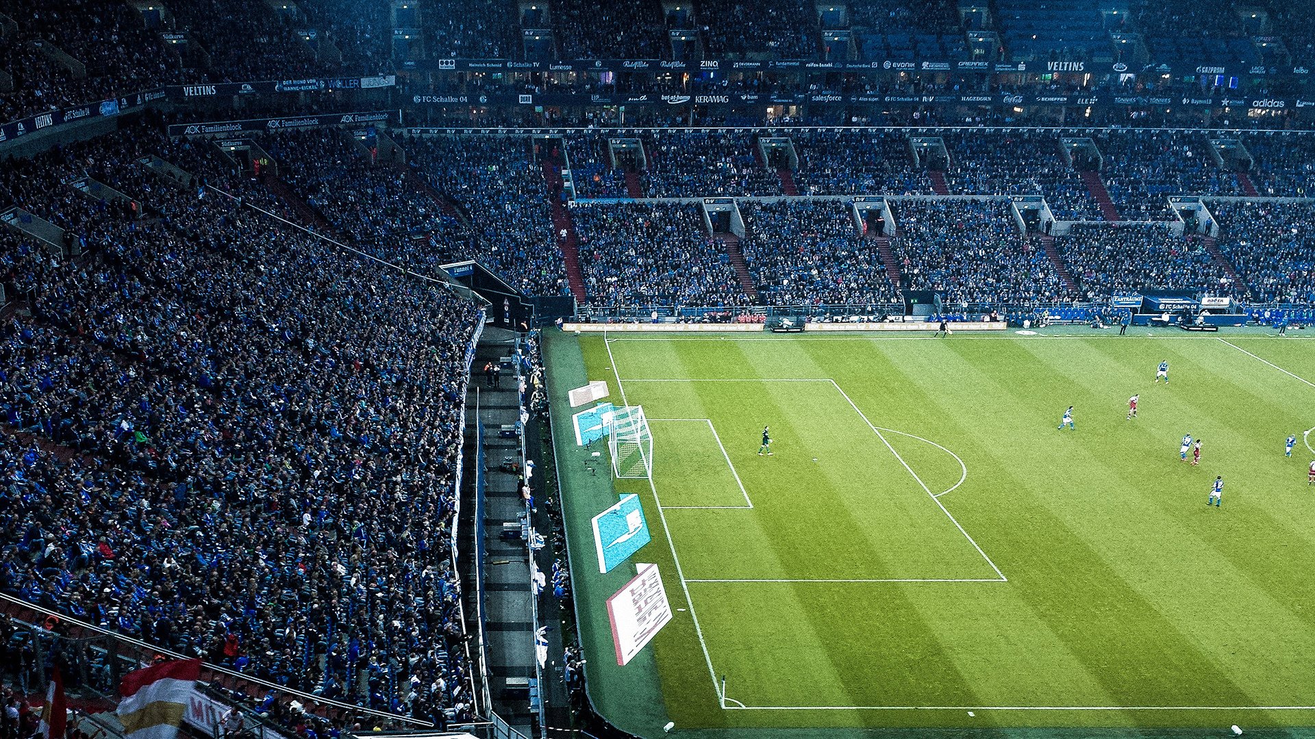 绿色环保足球场不断扩展，推动城市绿色低碳目标实现，足球场绿色颗粒是什么